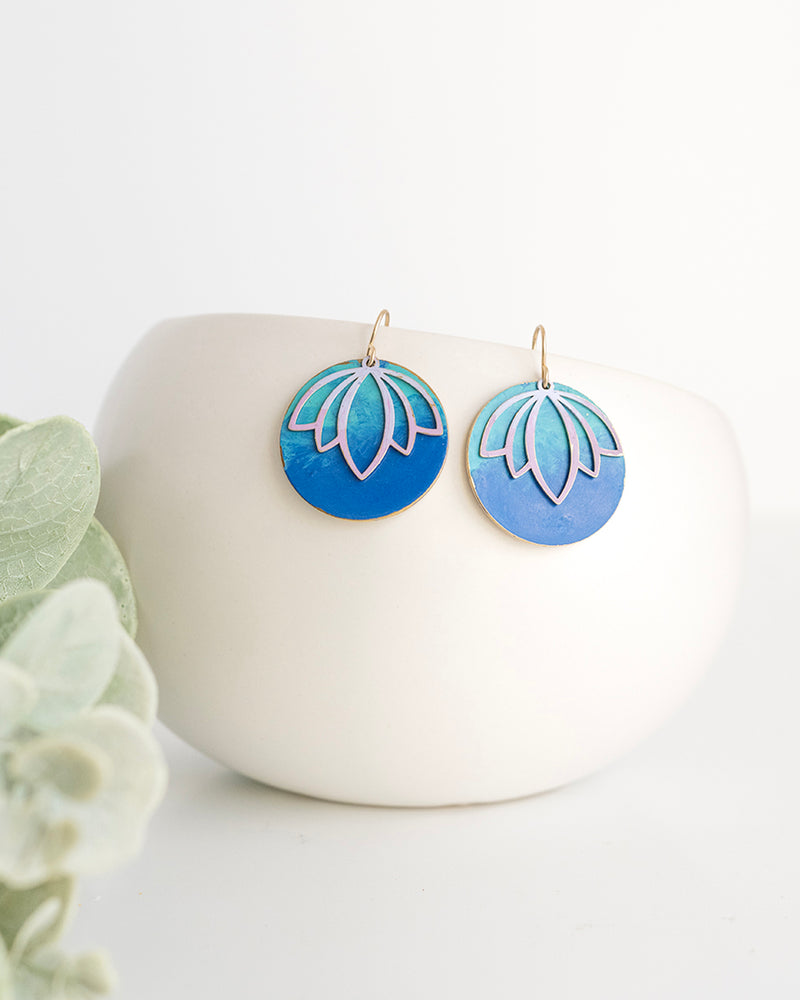 Blue Ombre Discs with Purple to Pink Lotus